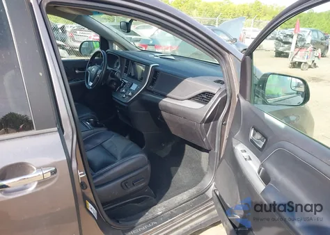 2015 Toyota Sienna Se 8 Passenger z USA, uszkodzony, nr VIN 5TDXK3DC5FS640306